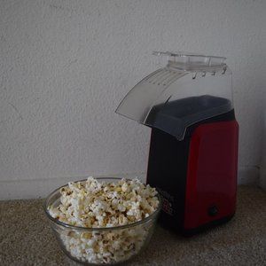 Popcorn maker